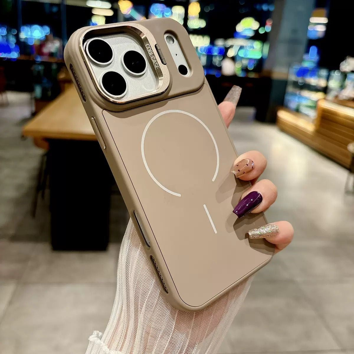 Elegance Oscar M-Safe Özellikli Standlı Luxury Kılıf - Gold
