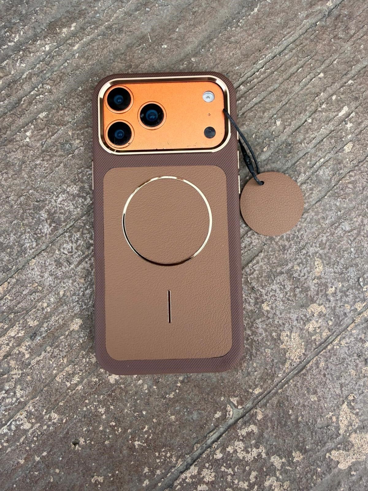 Glossy Leather Magsafe Özellikli Kamera Korumalı Kılıf - Kahve