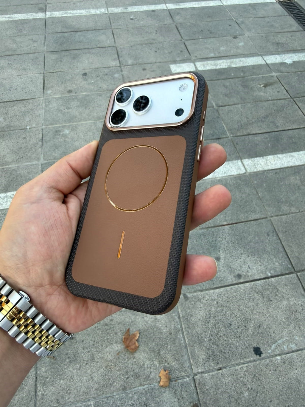 Glossy Leather Magsafe Özellikli Lux Kılıf - Kahve