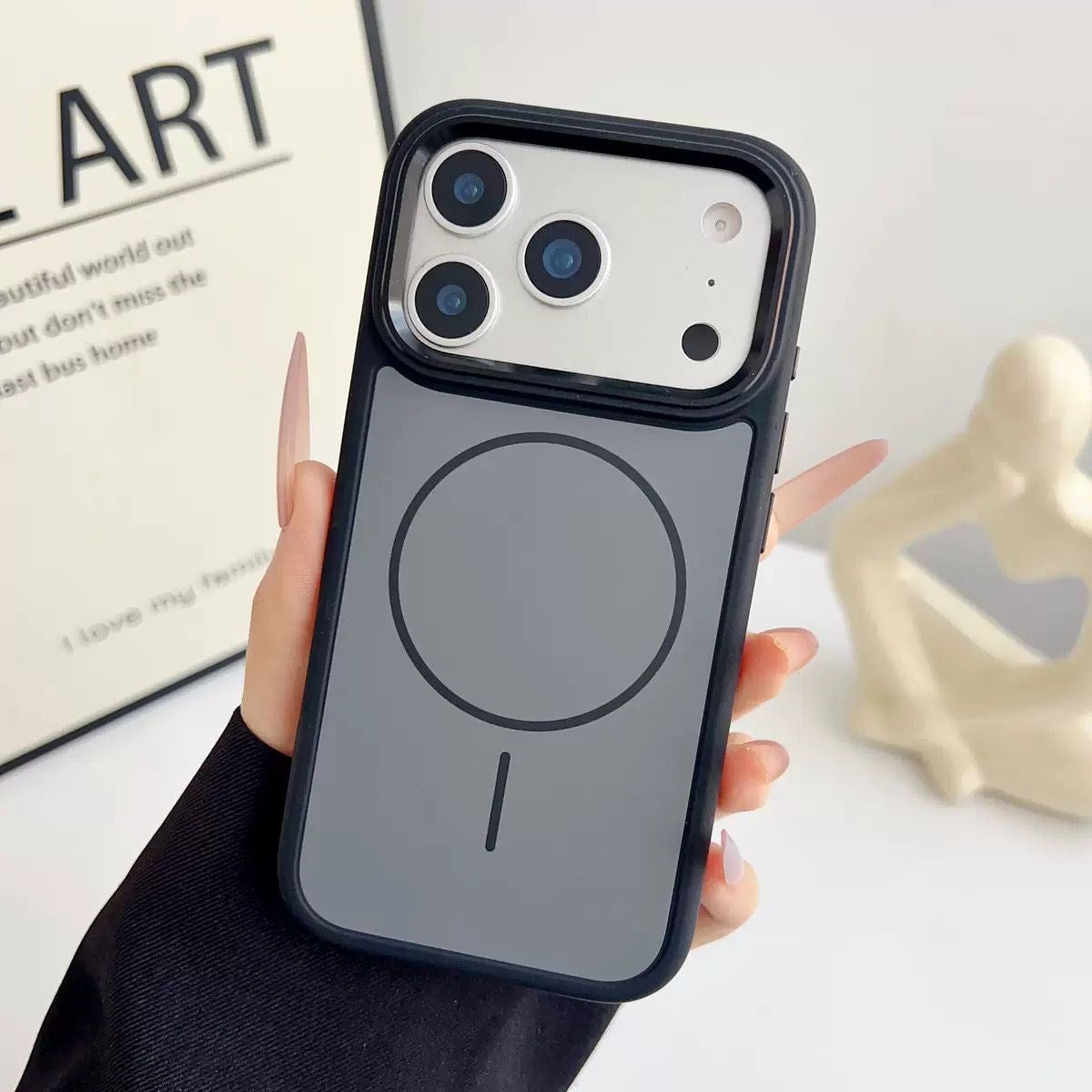 SoftArt Magsafe Özellikli Mat Silikon Kılıf - Siyah