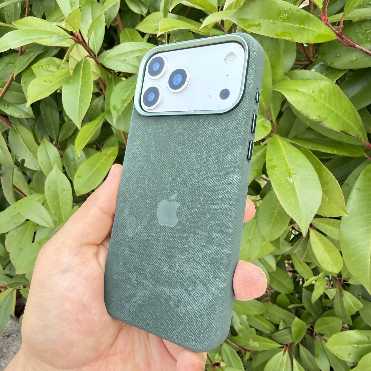 Suede Luxe Logolu M-Safe Premium Kılıf - Yeşil